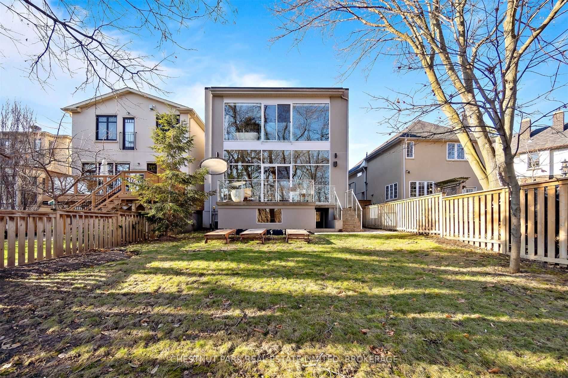 63 Douglas Cres