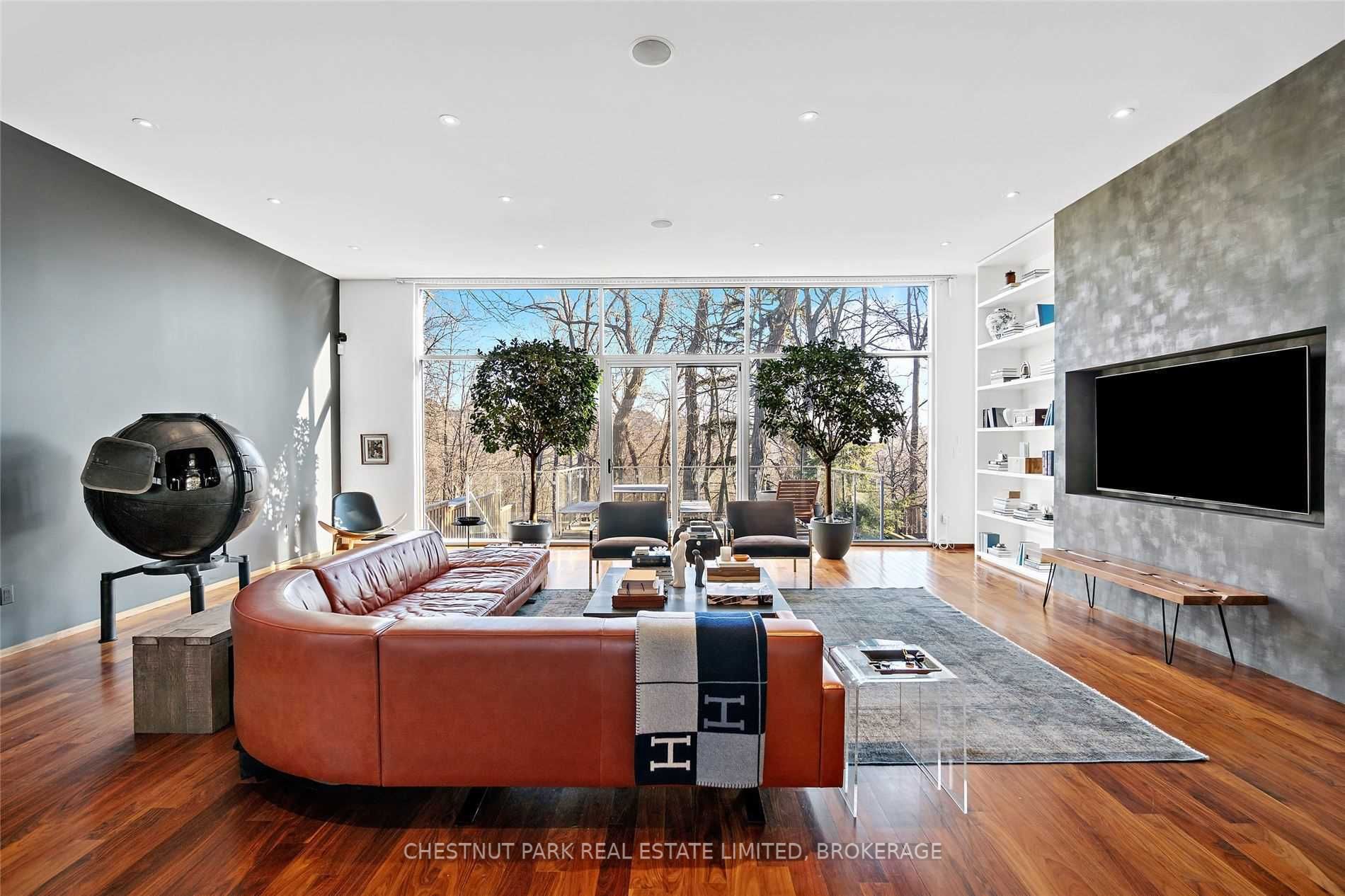 63 Douglas Cres