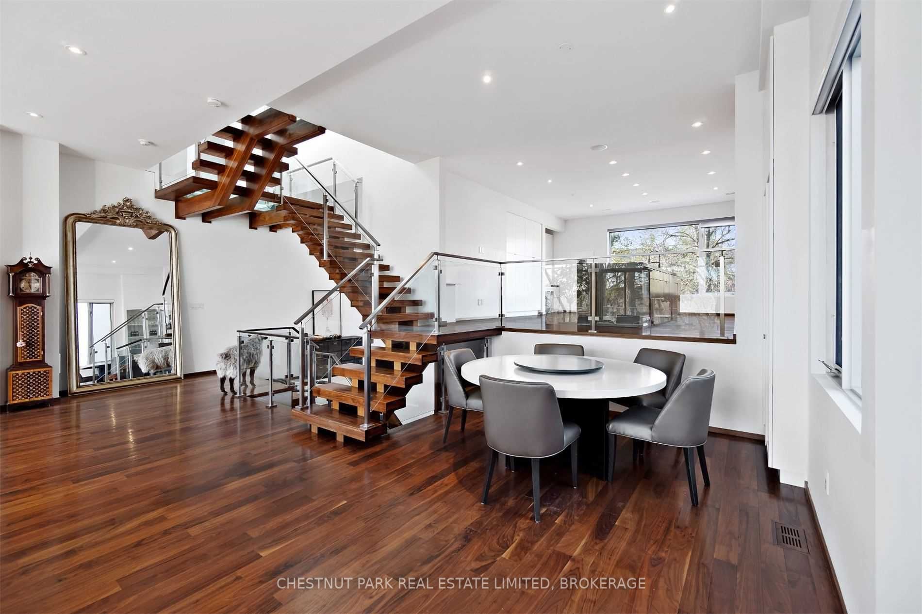 63 Douglas Cres