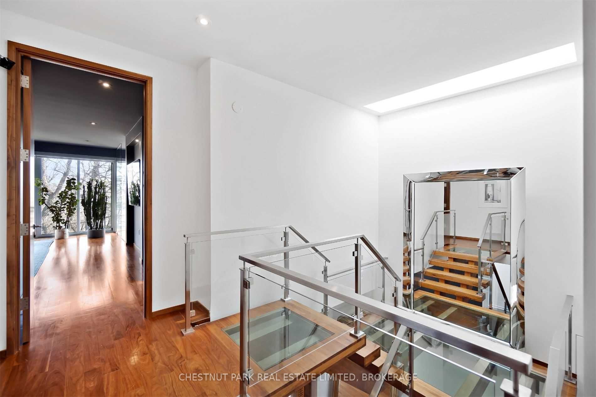 63 Douglas Cres