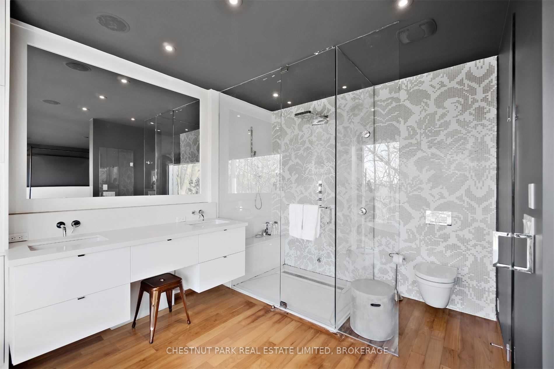 63 Douglas Cres