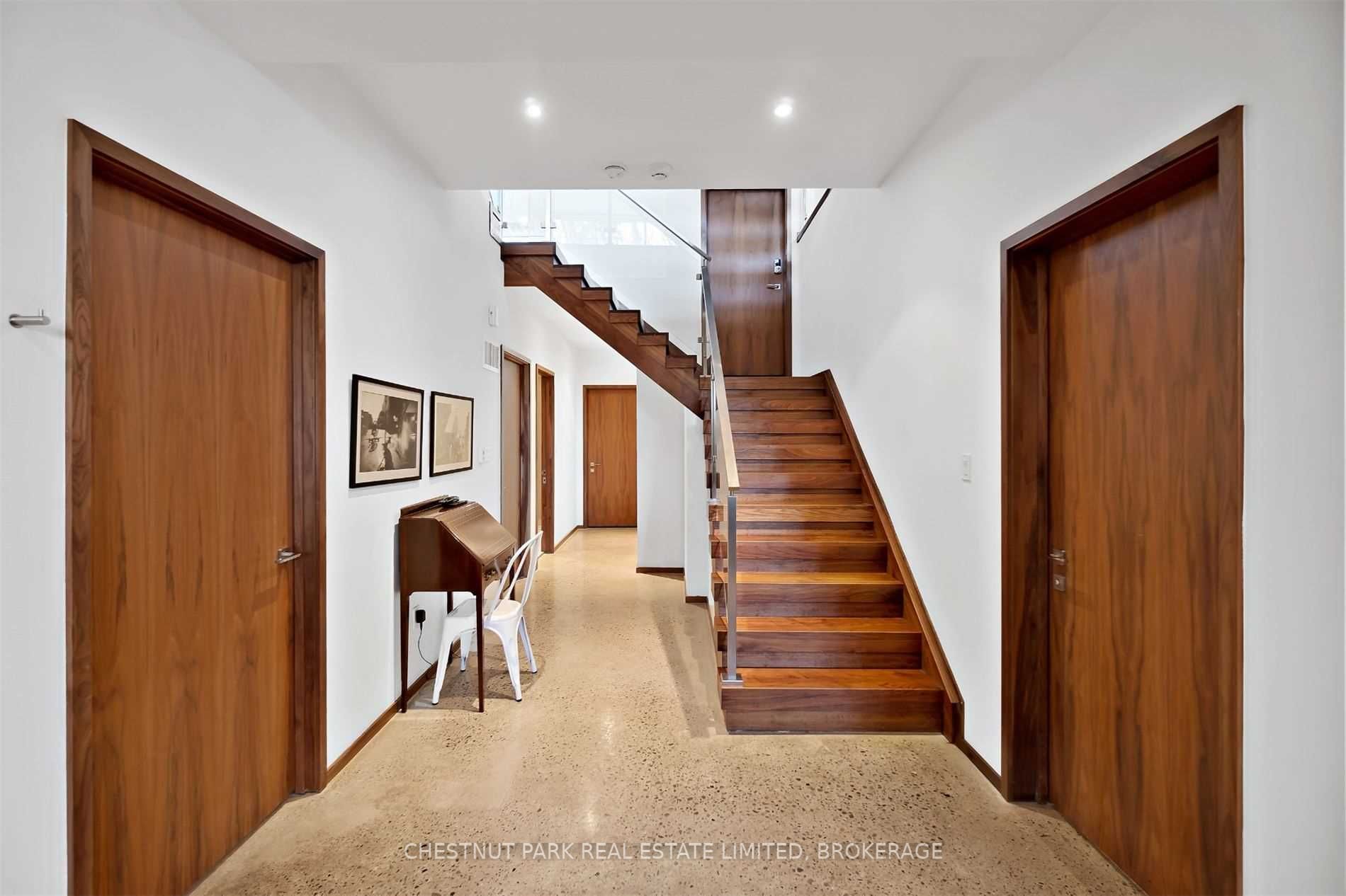 63 Douglas Cres
