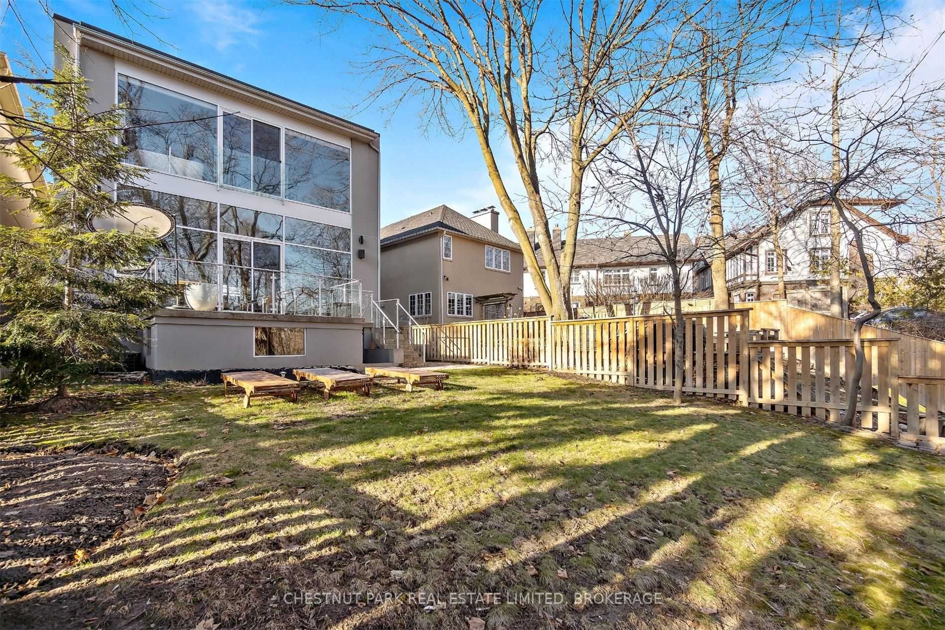 63 Douglas Cres