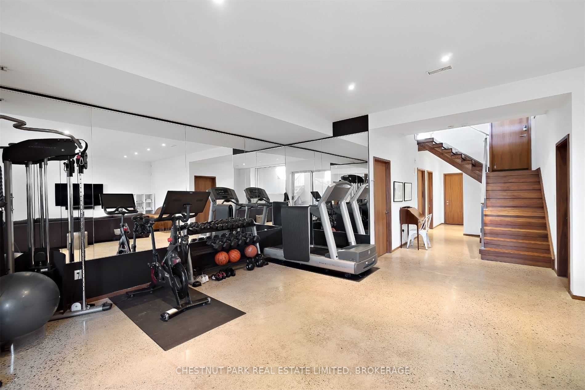 63 Douglas Cres
