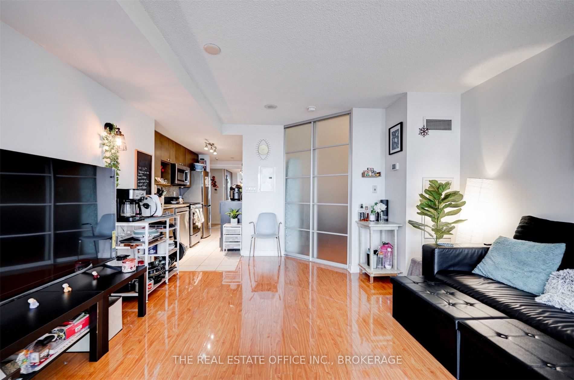 11 Brunel Crt, #3305