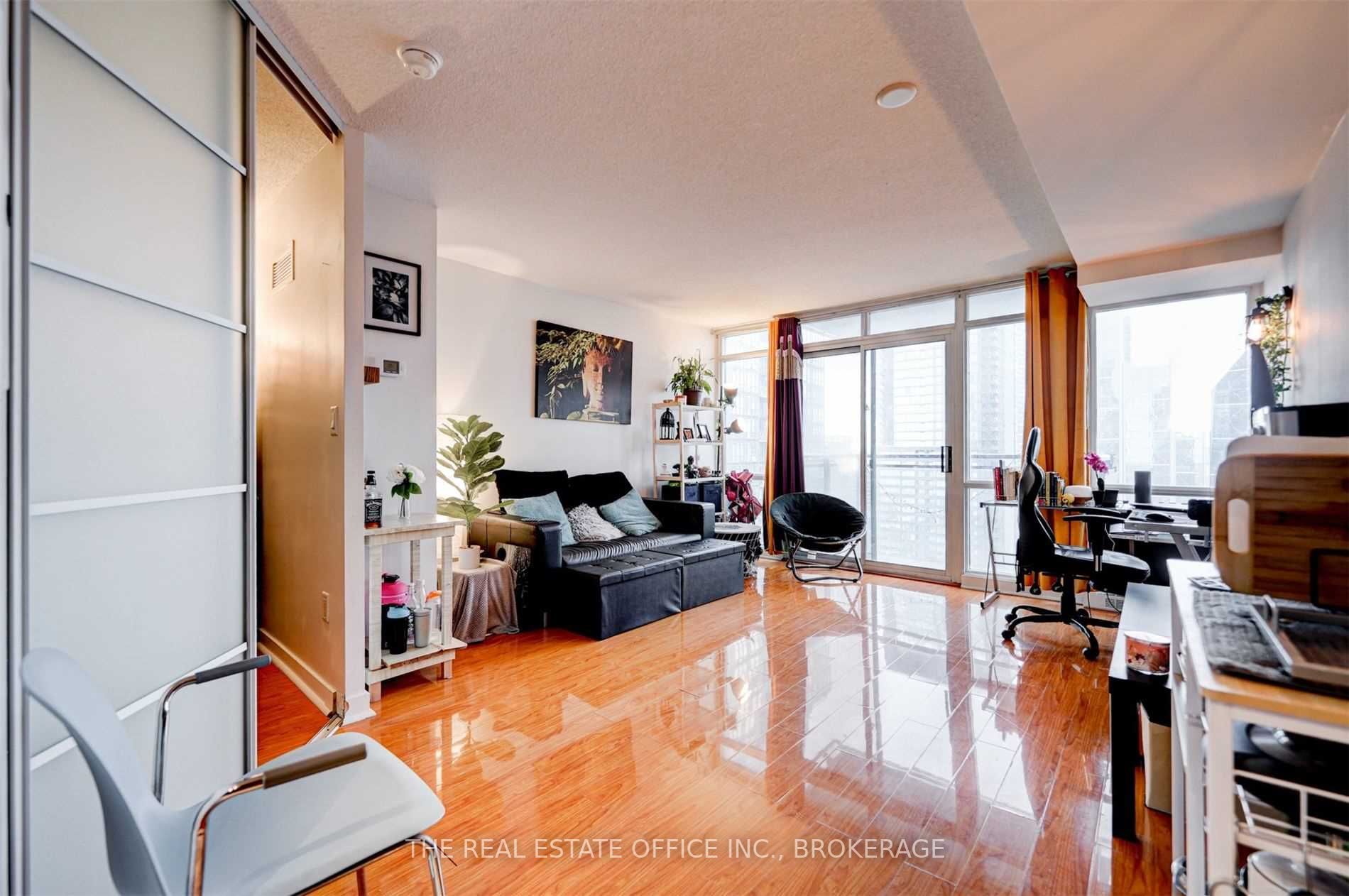 11 Brunel Crt, #3305