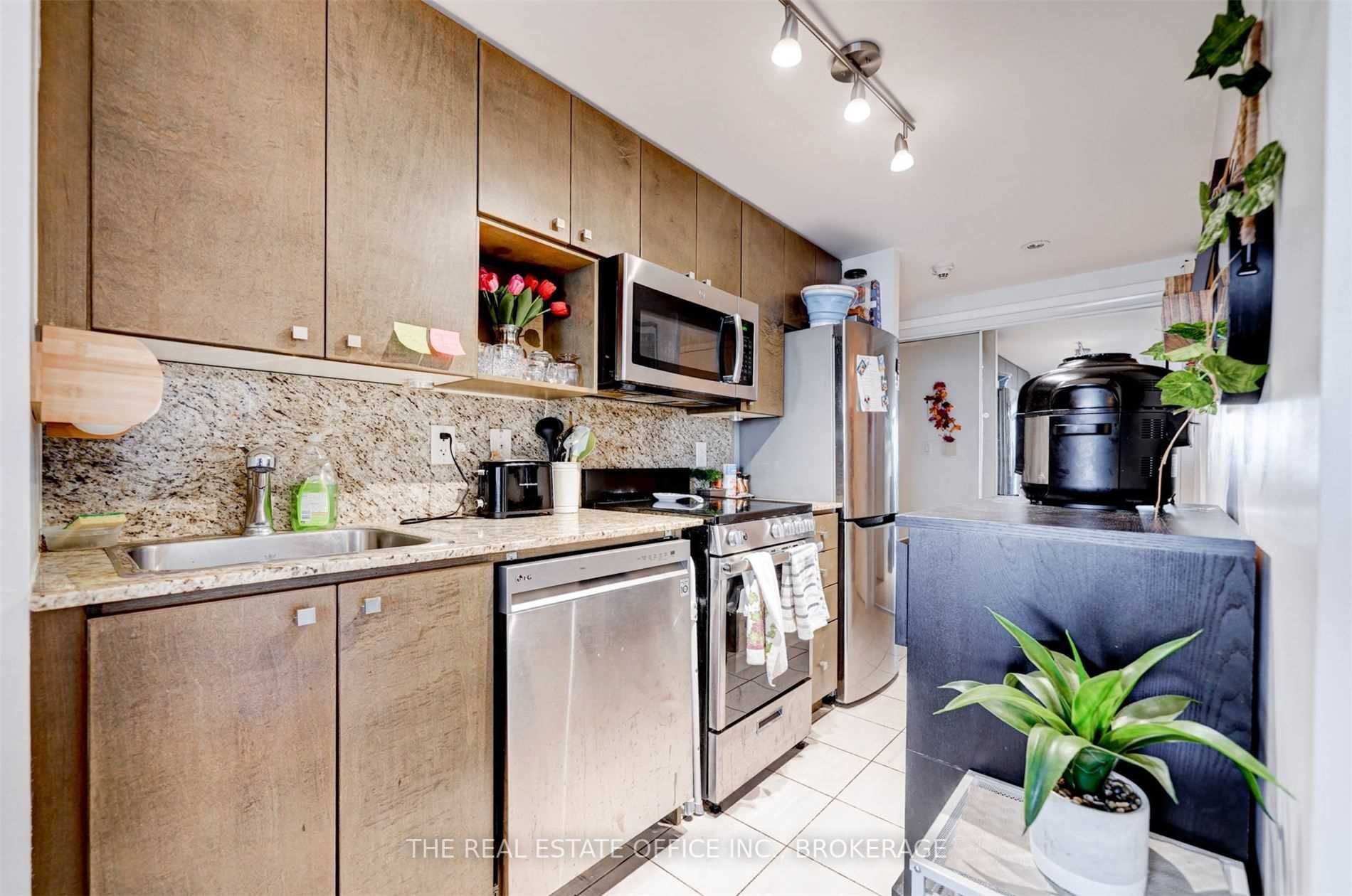 11 Brunel Crt, #3305