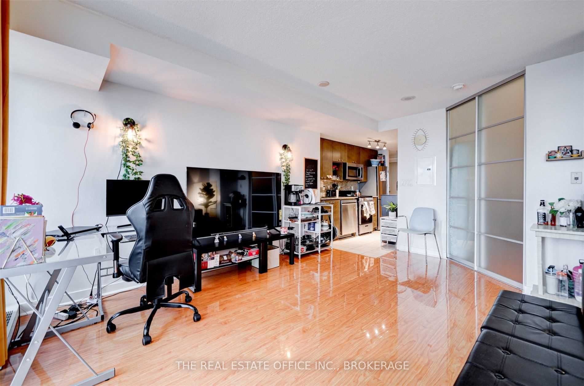 11 Brunel Crt, #3305
