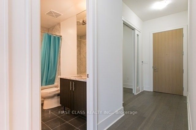 29 Queens Quay E #918