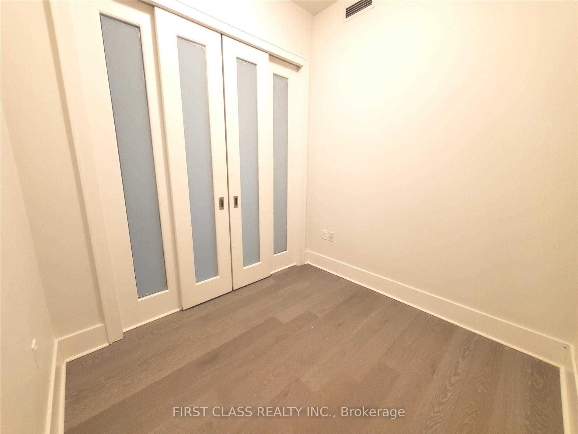 29 Queens Quay E #918