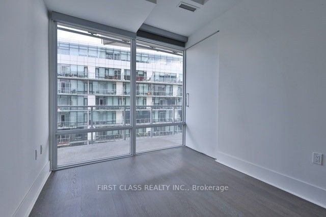 29 Queens Quay E #918