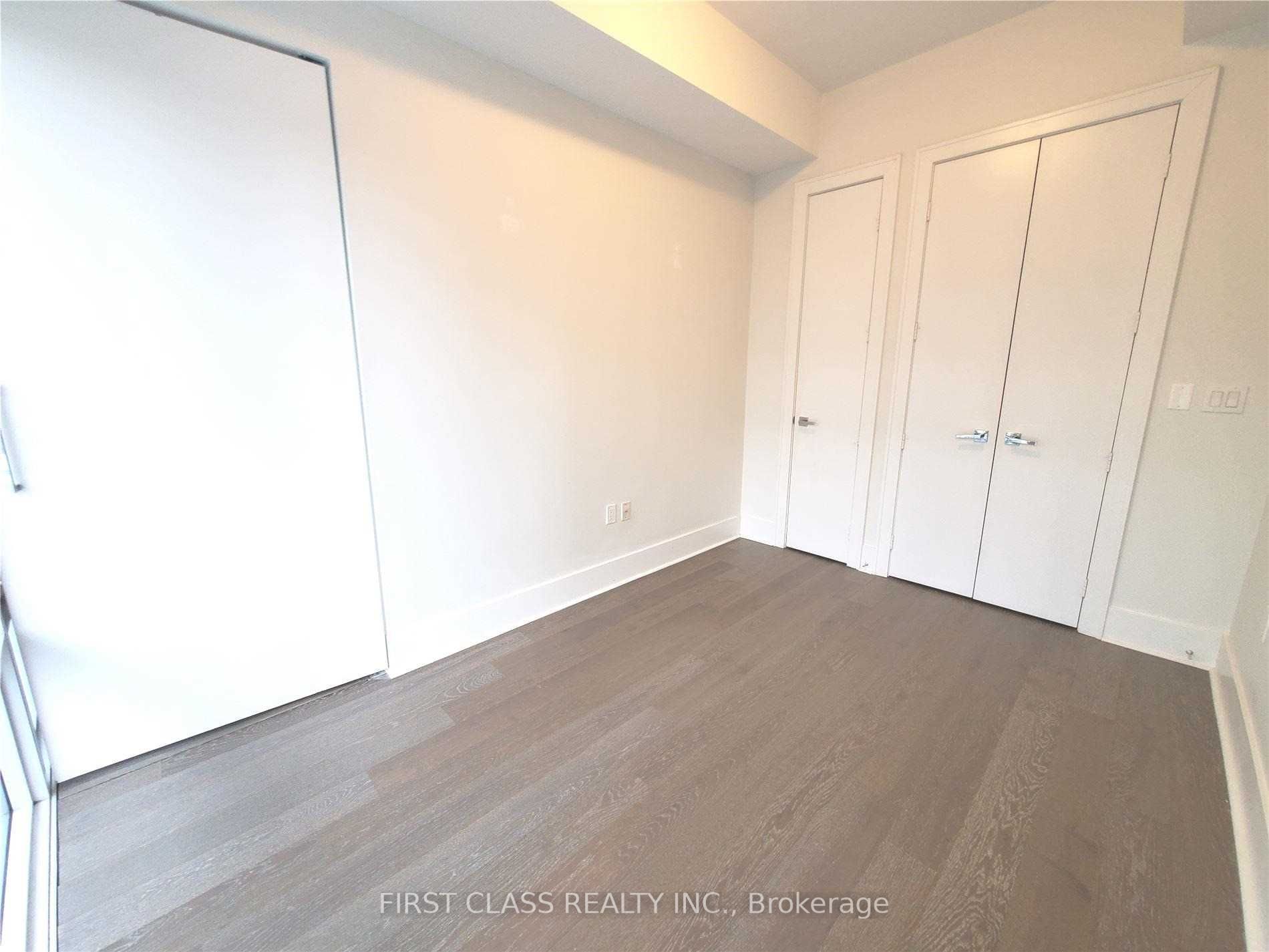 29 Queens Quay E #918