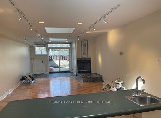 1542 Bayview Ave, #2nd Flr