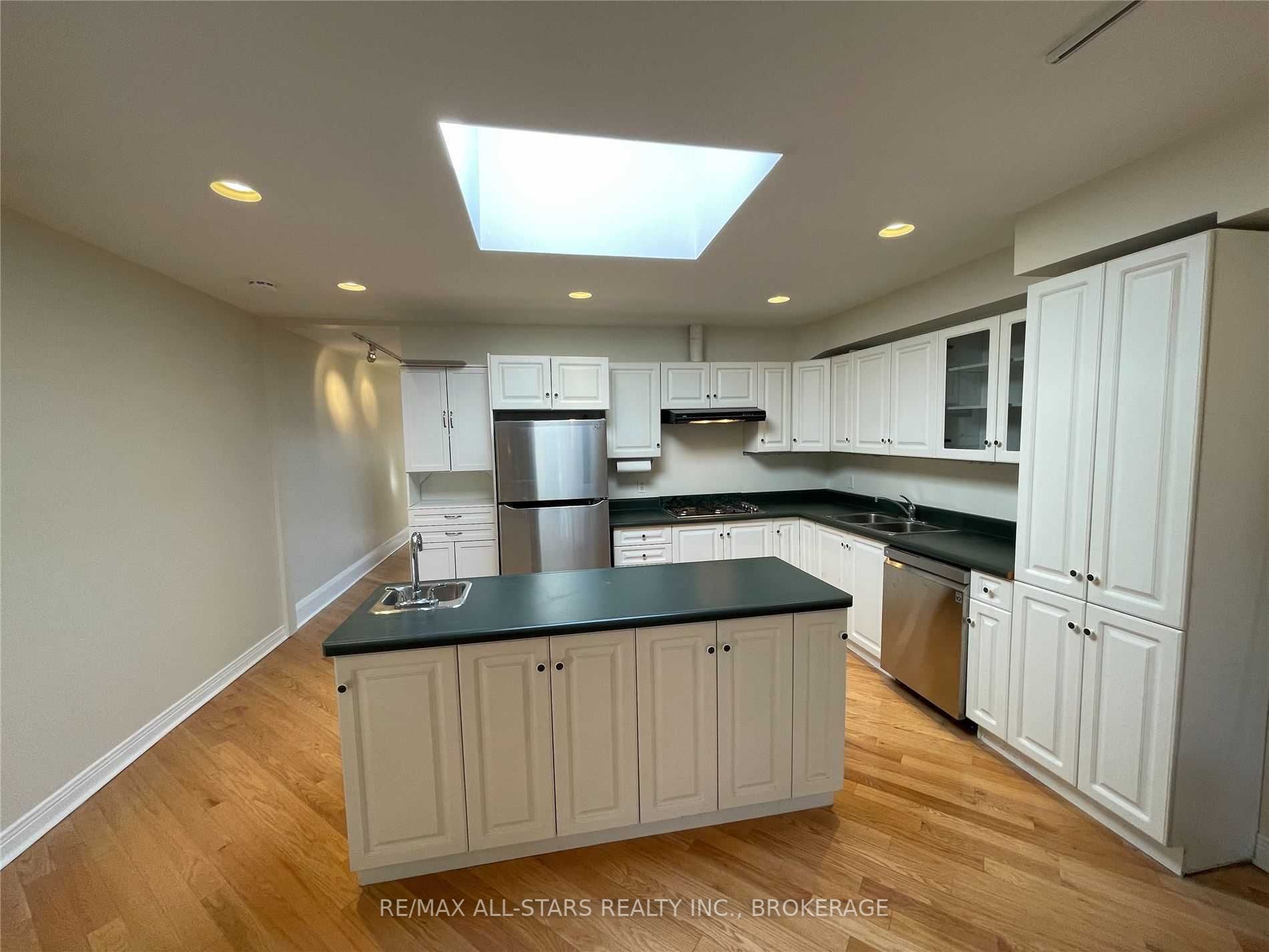 1542 Bayview Ave, #2nd Flr