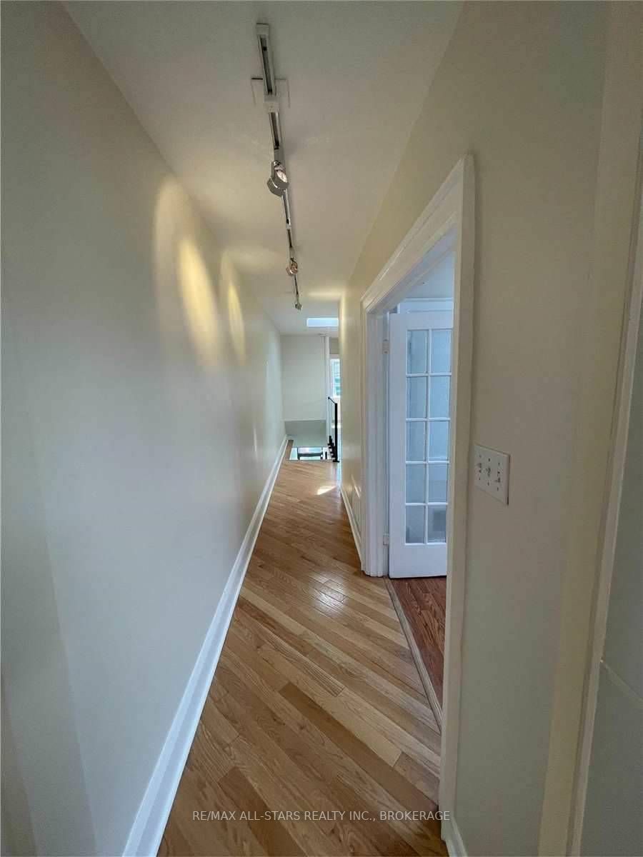 1542 Bayview Ave, #2nd Flr