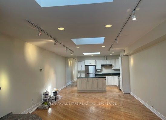 1542 Bayview Ave, #2nd Flr