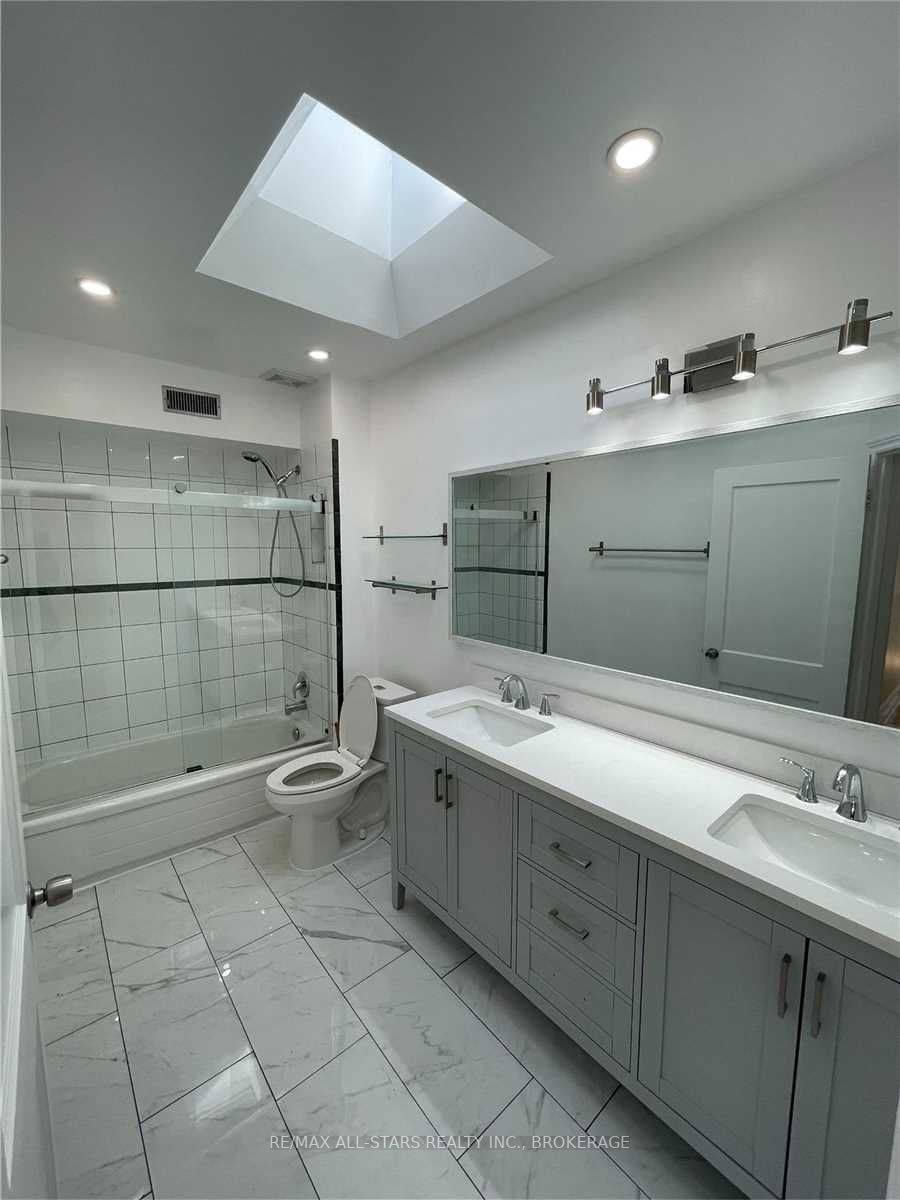 1542 Bayview Ave, #2nd Flr