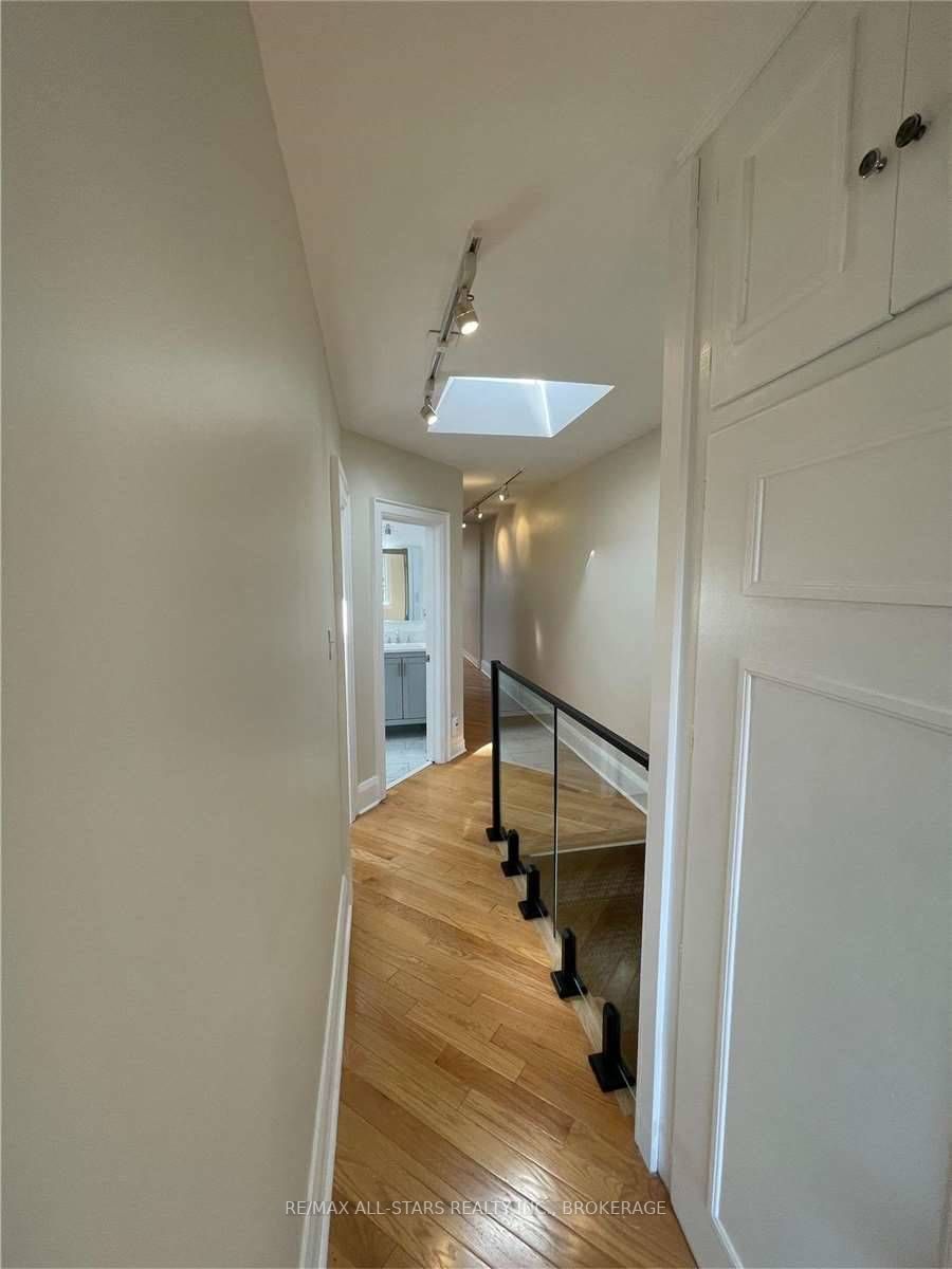 1542 Bayview Ave, #2nd Flr