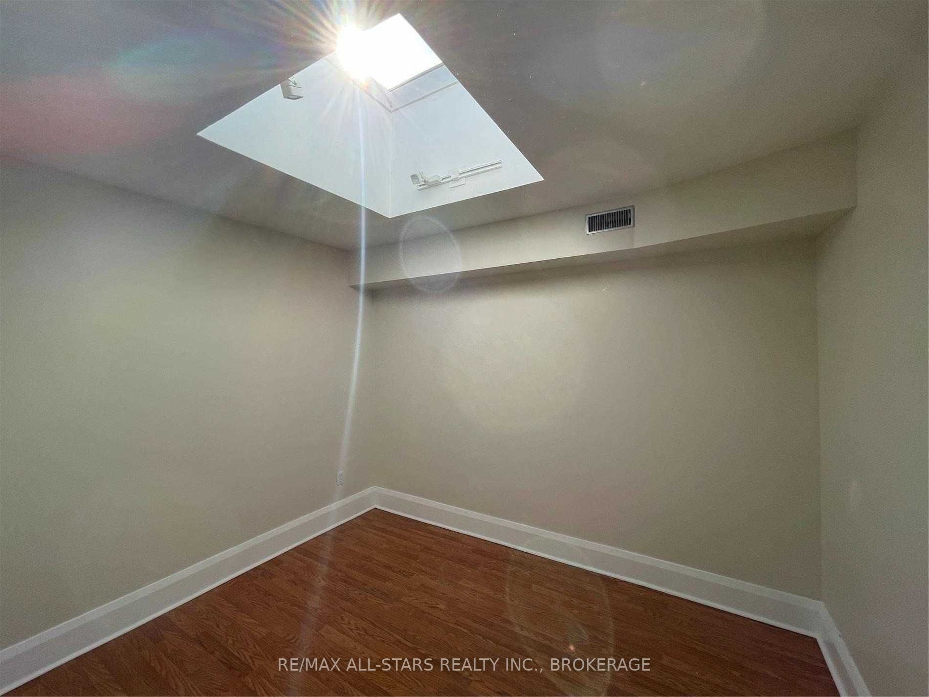 1542 Bayview Ave, #2nd Flr