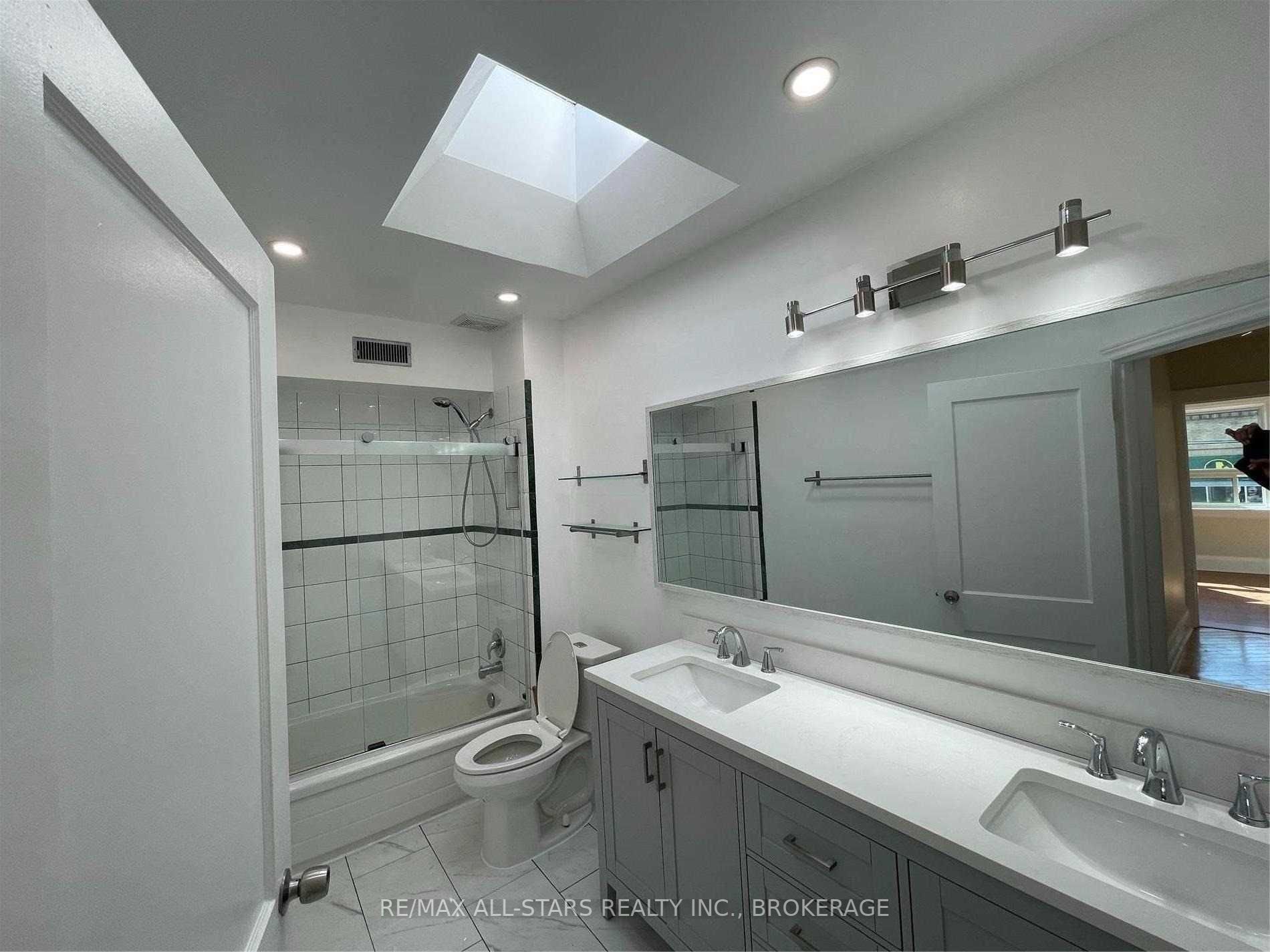 1542 Bayview Ave, #2nd Flr