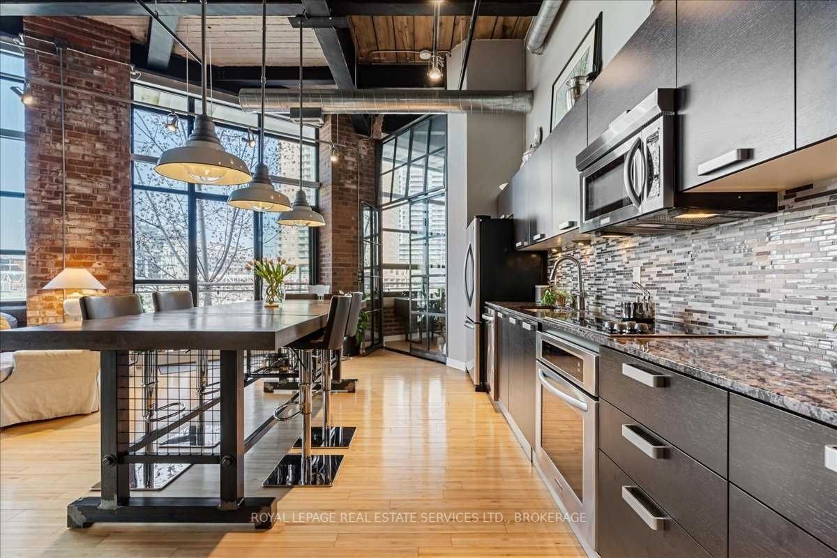 43 Hanna Ave, #306