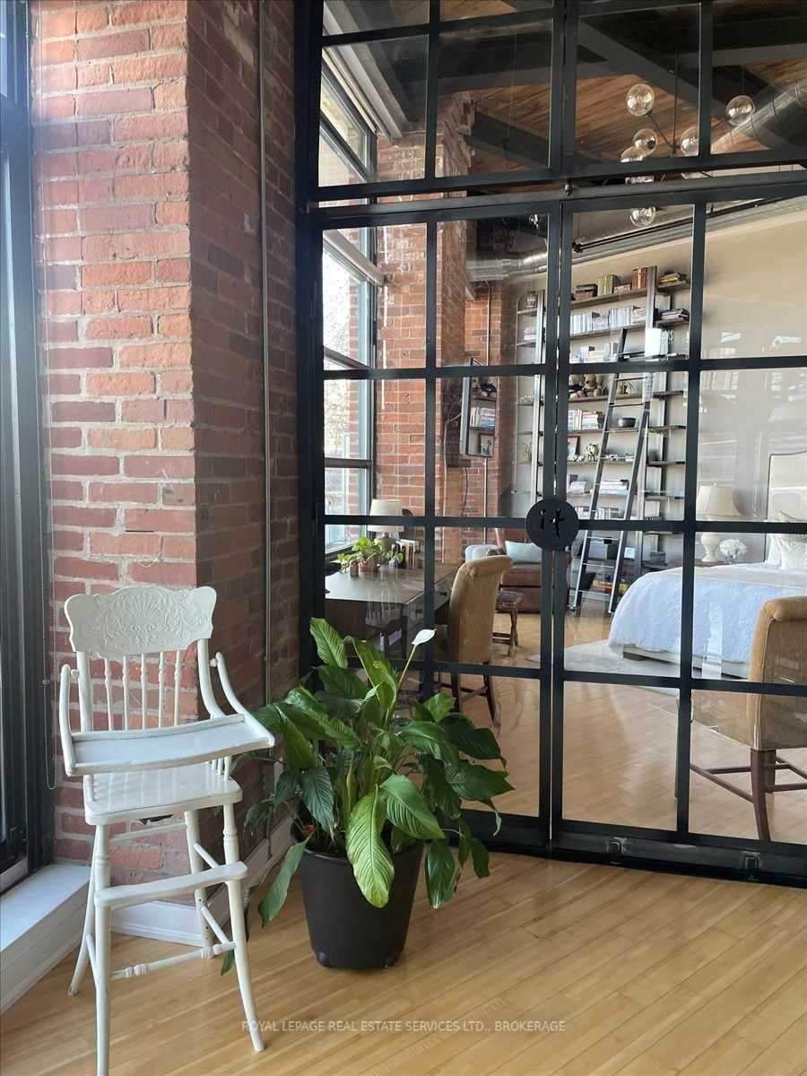 43 Hanna Ave, #306