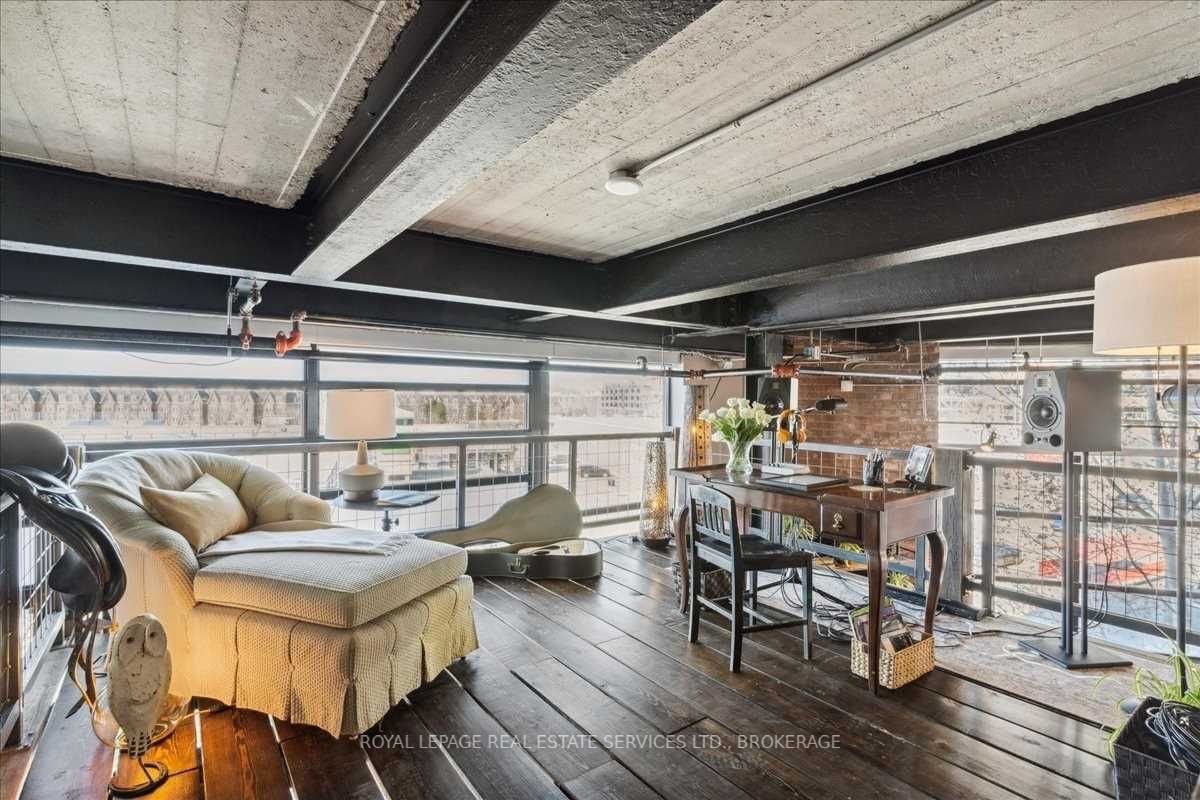 43 Hanna Ave, #306