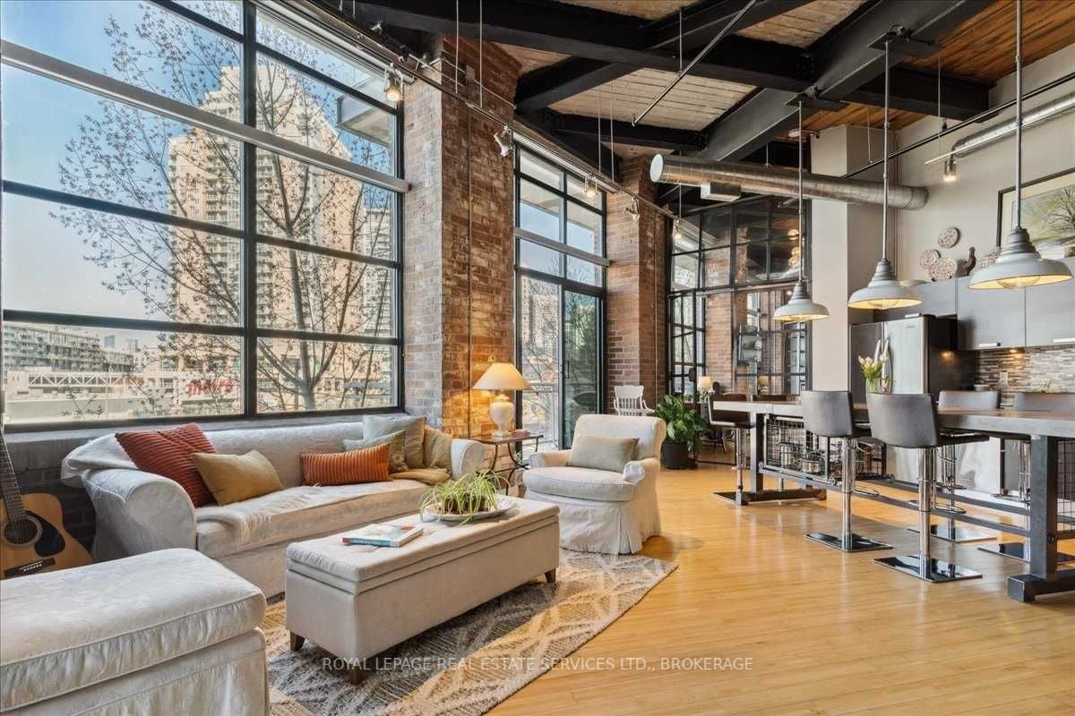 43 Hanna Ave, #306