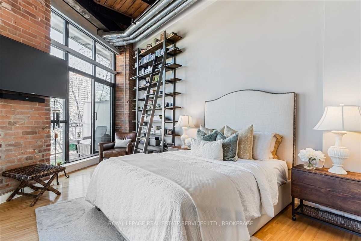 43 Hanna Ave, #306