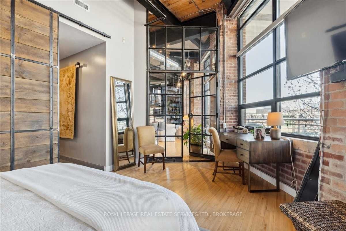 43 Hanna Ave, #306