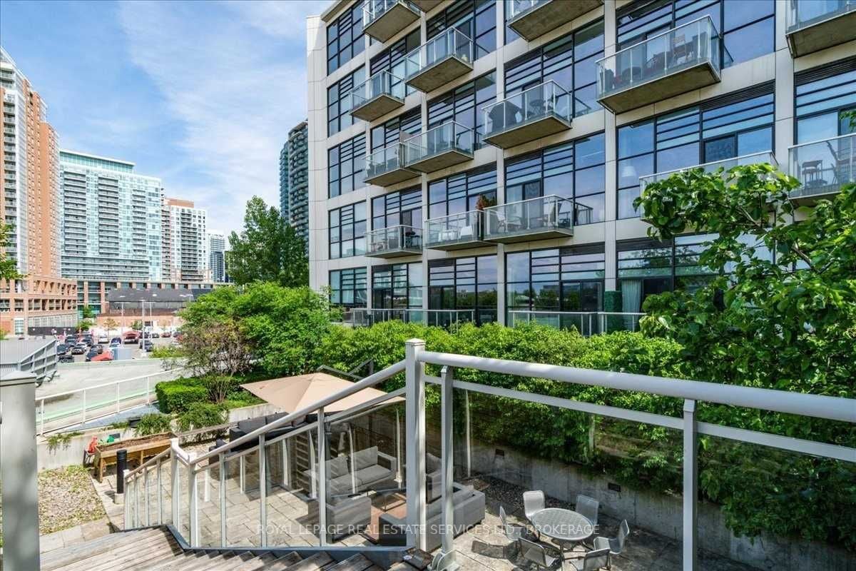 43 Hanna Ave, #306