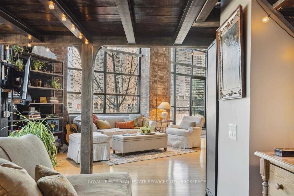 43 Hanna Ave, #306