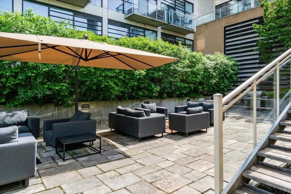 43 Hanna Ave, #306