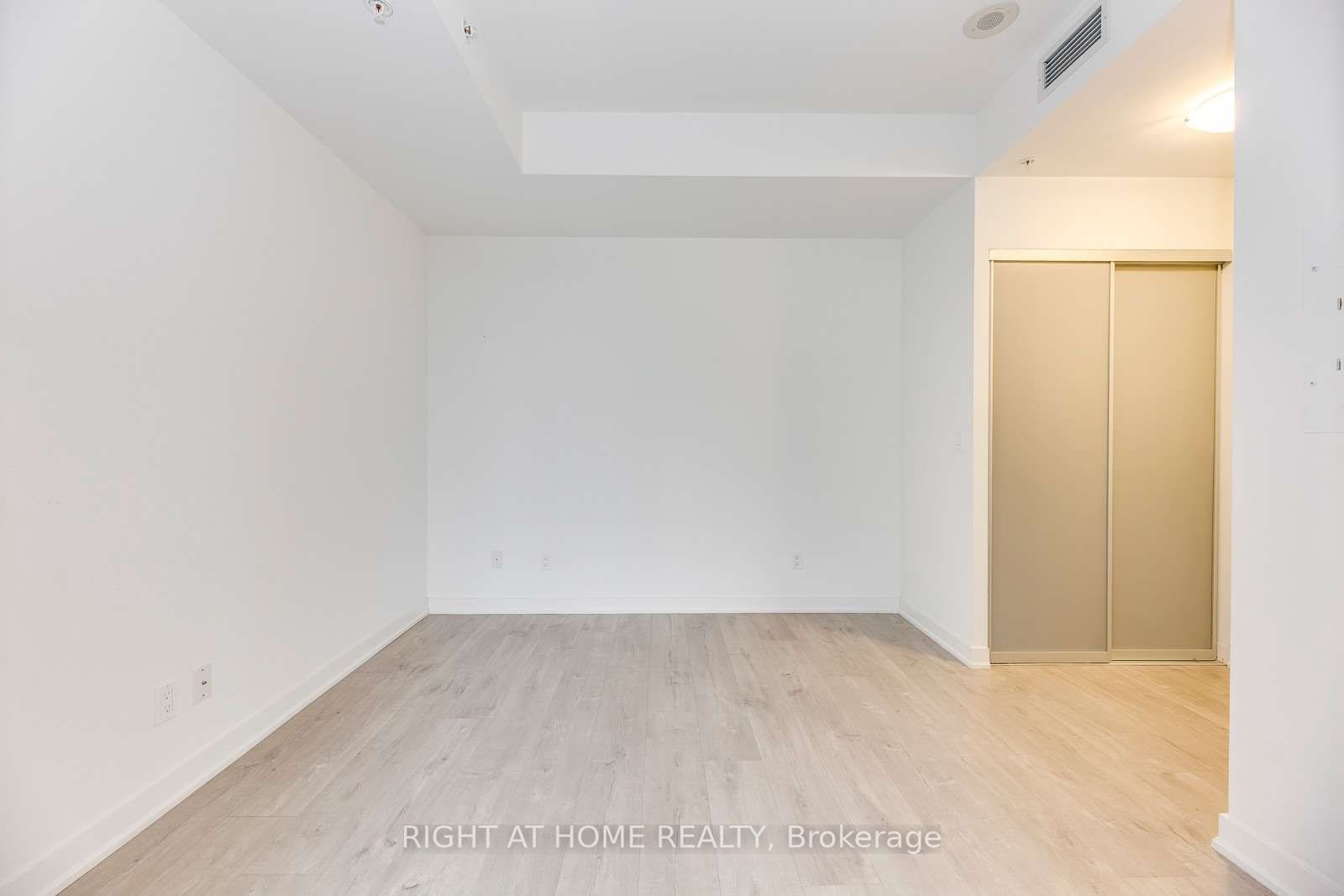 Listing C6047588 - Large Photo # 6