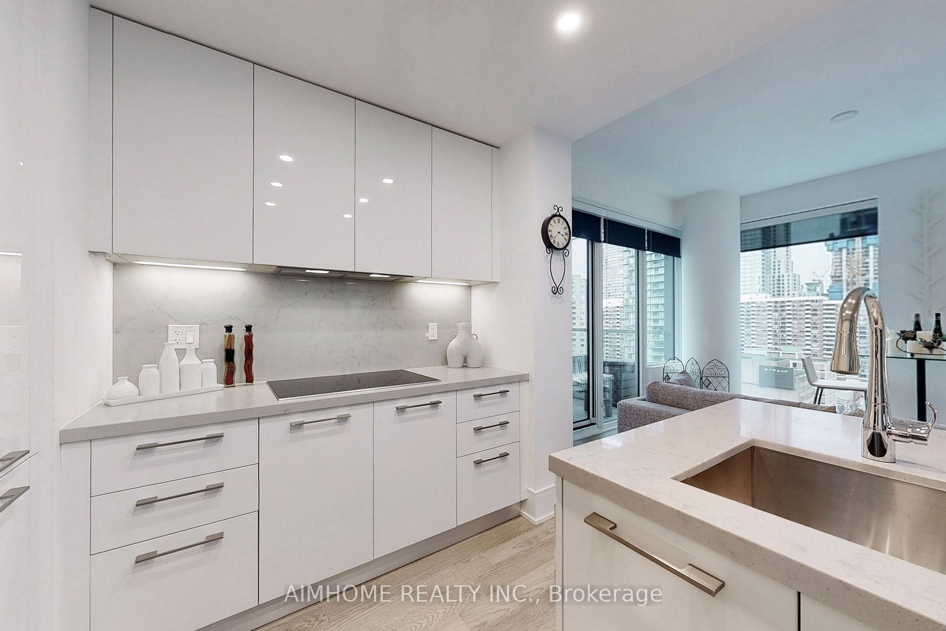 1 Gloucester St, #1816