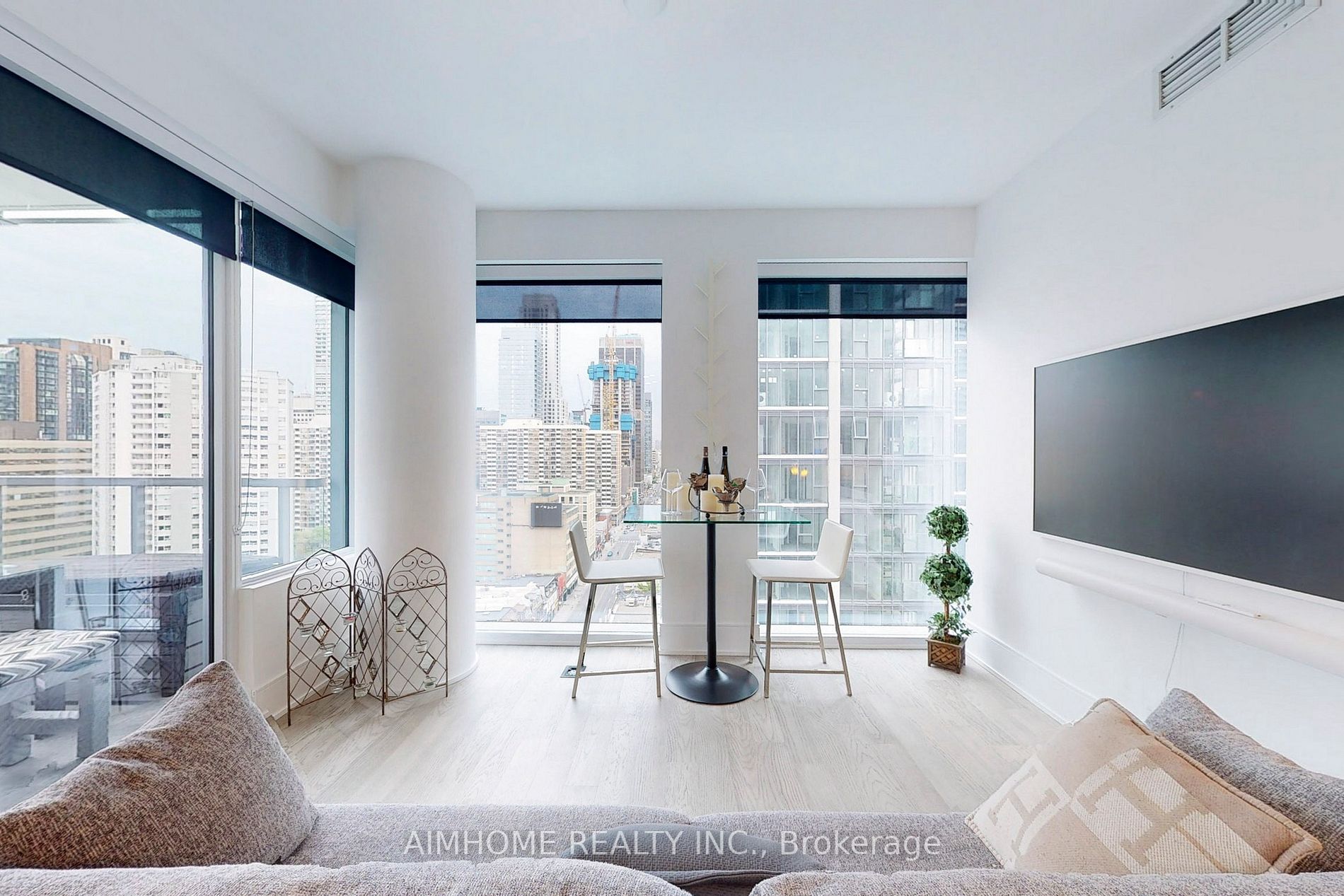 1 Gloucester St, #1816