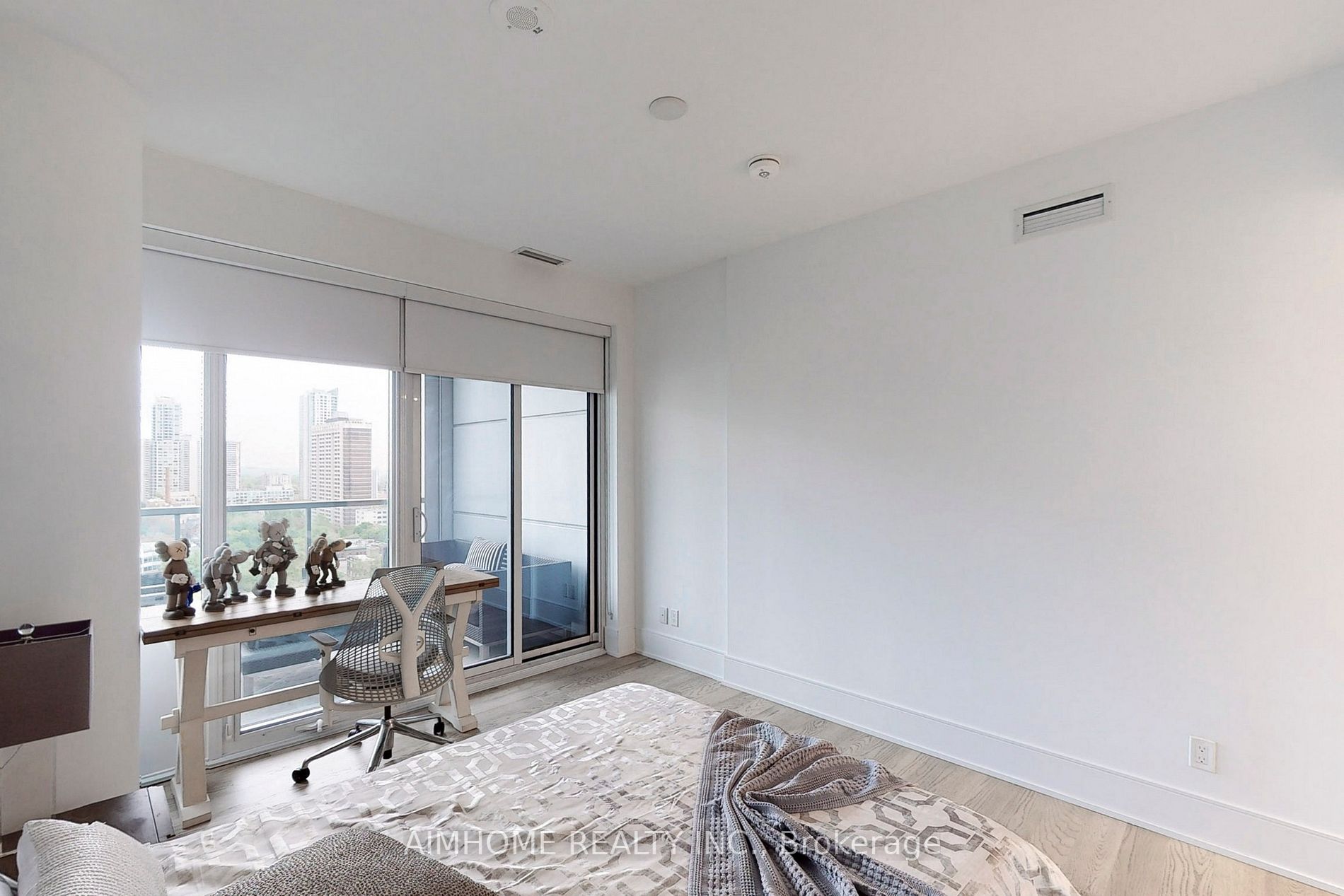 1 Gloucester St, #1816