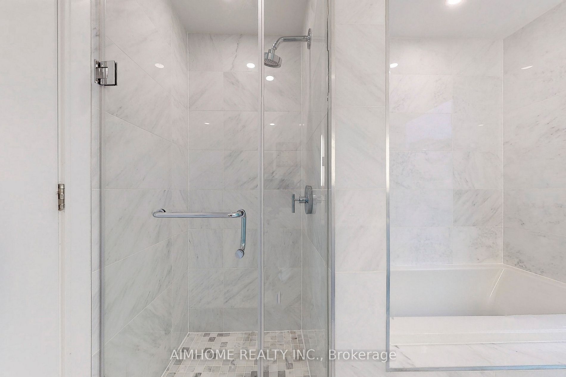 1 Gloucester St, #1816