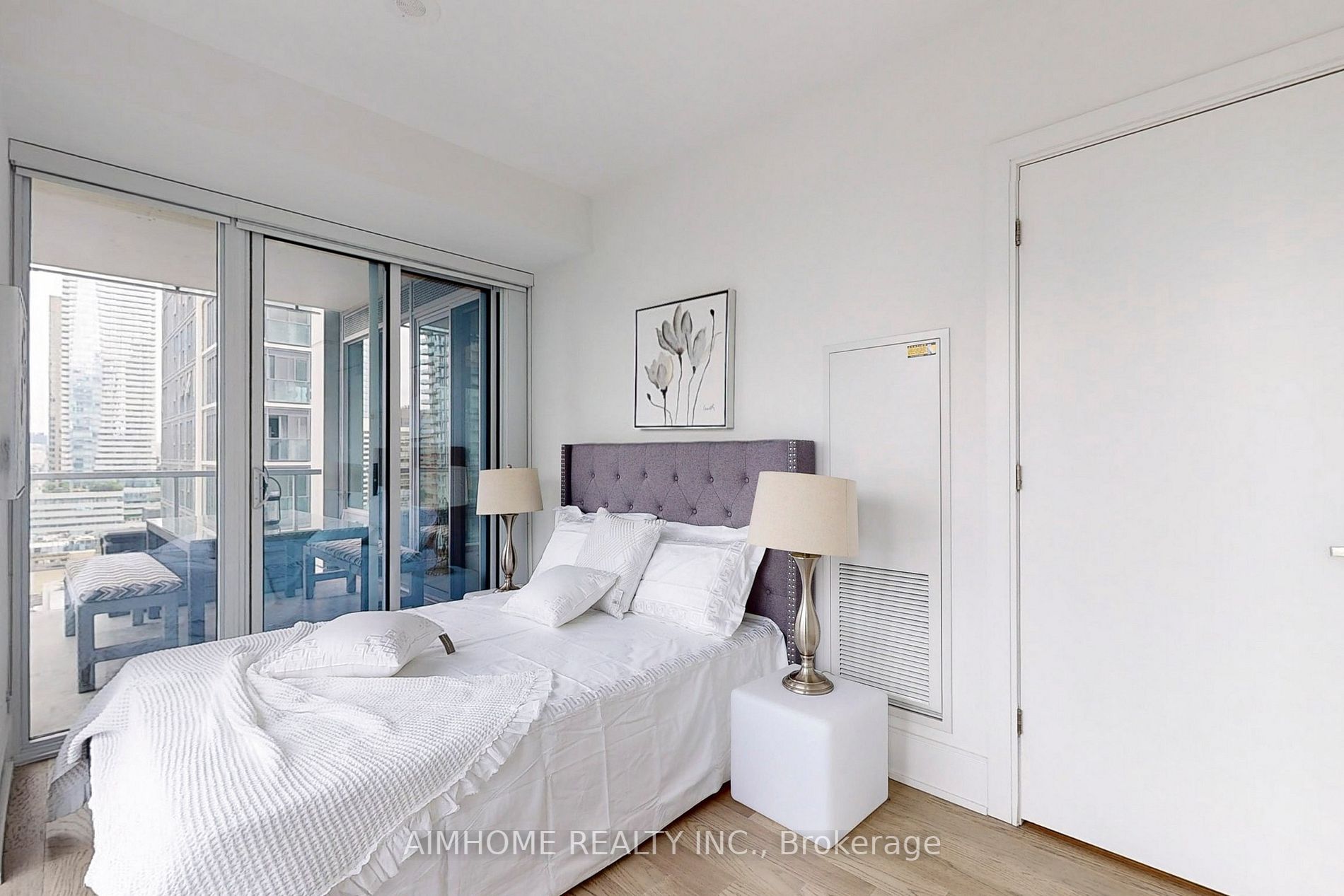 1 Gloucester St, #1816