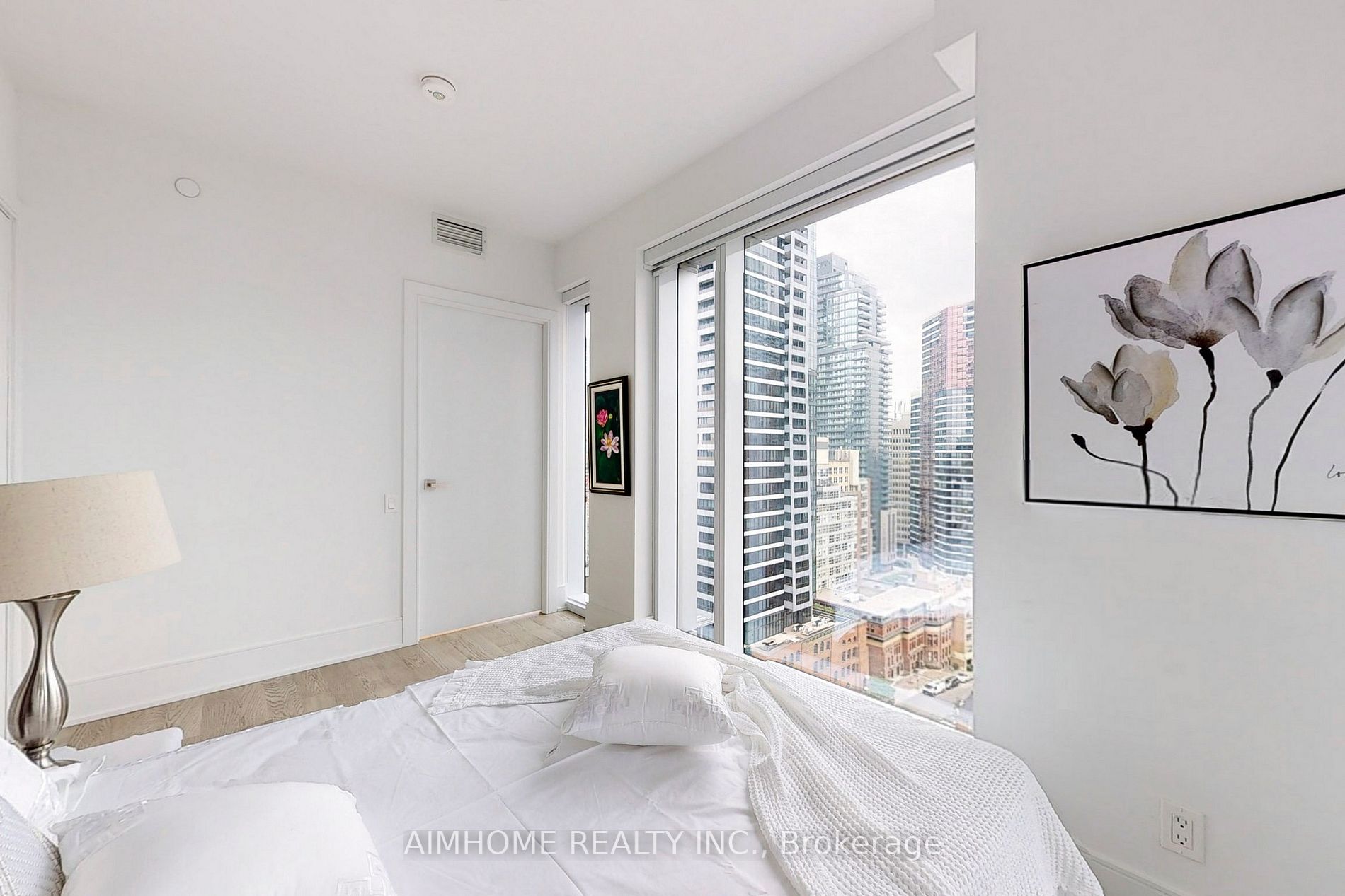 1 Gloucester St, #1816
