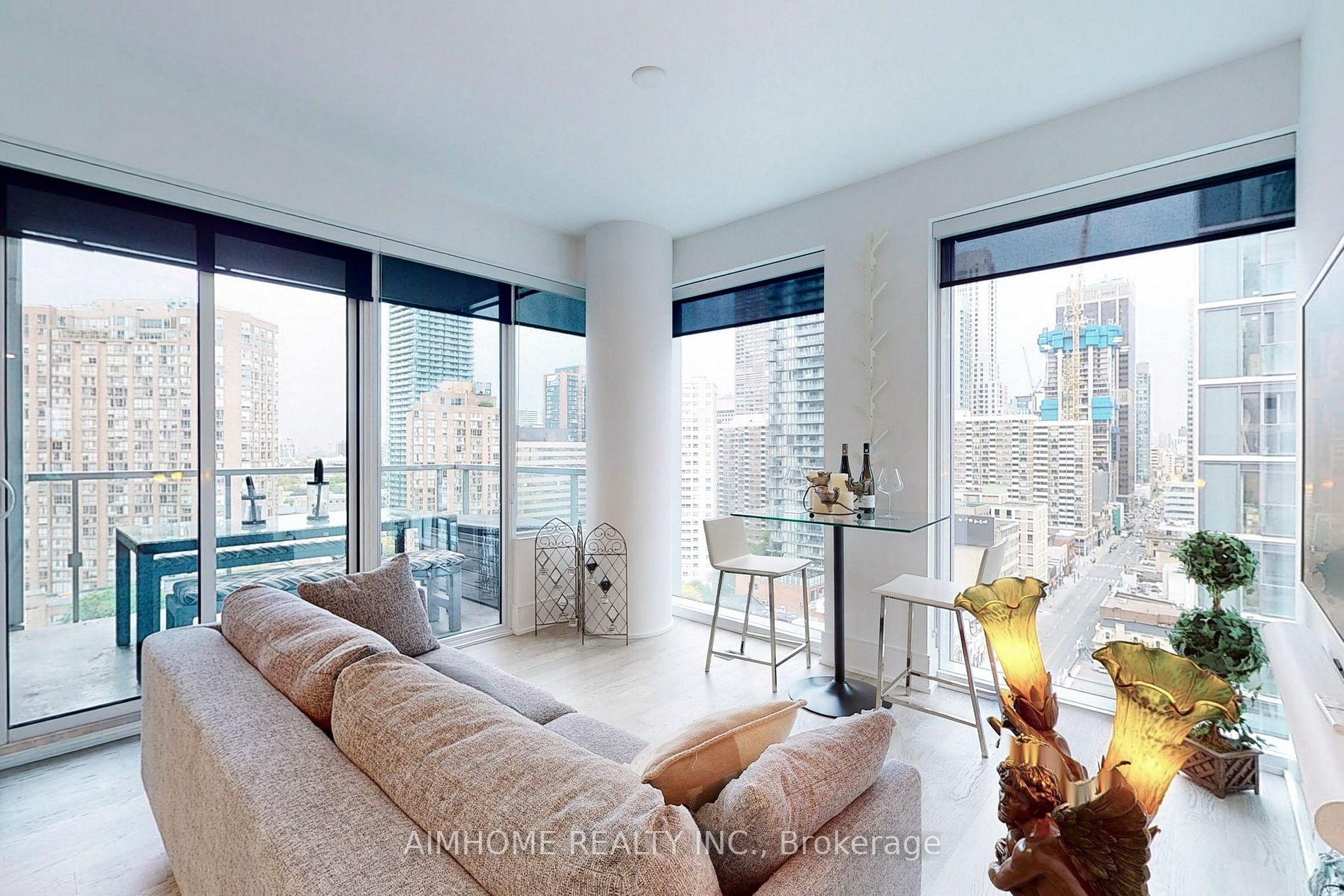 1 Gloucester St, #1816