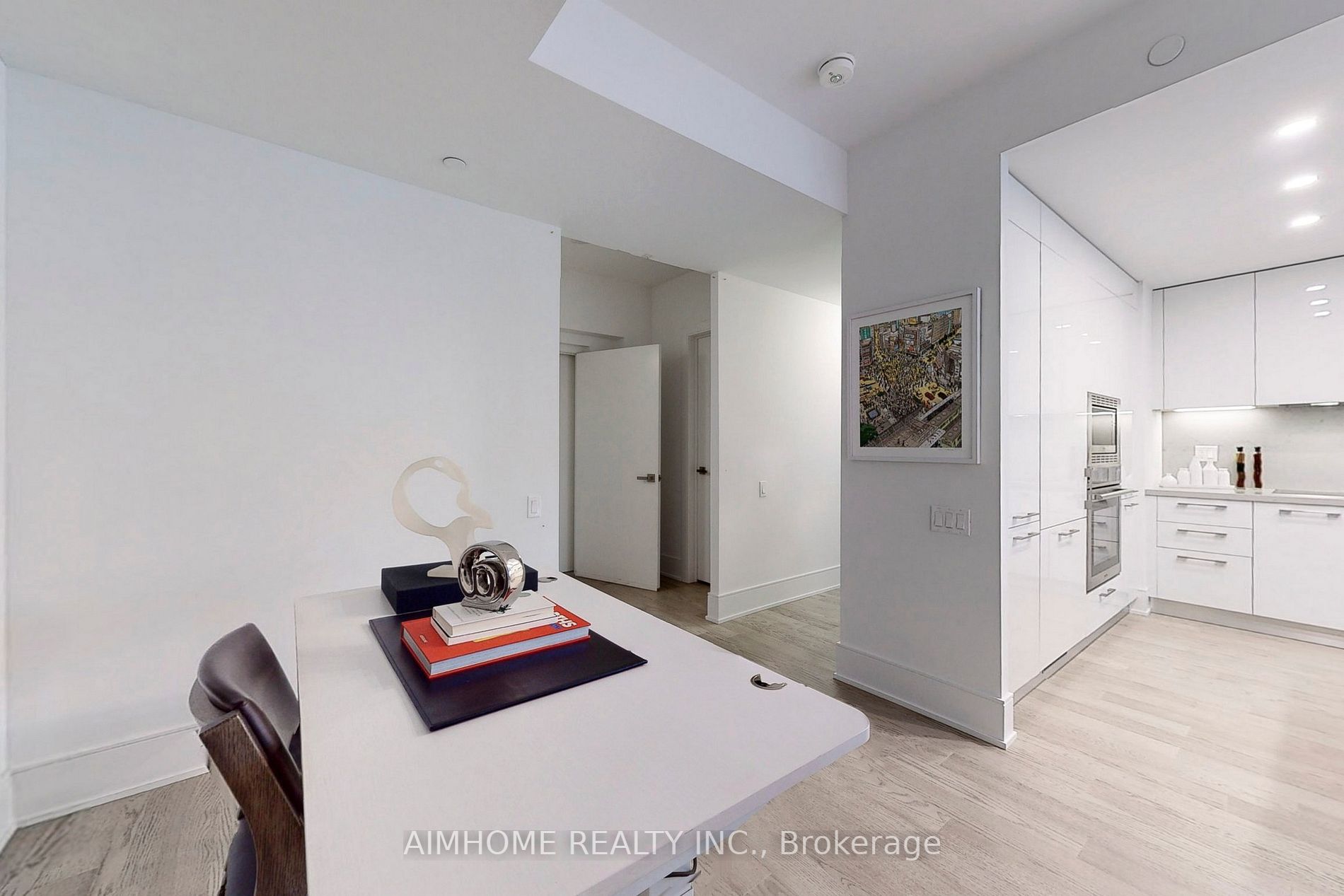 1 Gloucester St, #1816