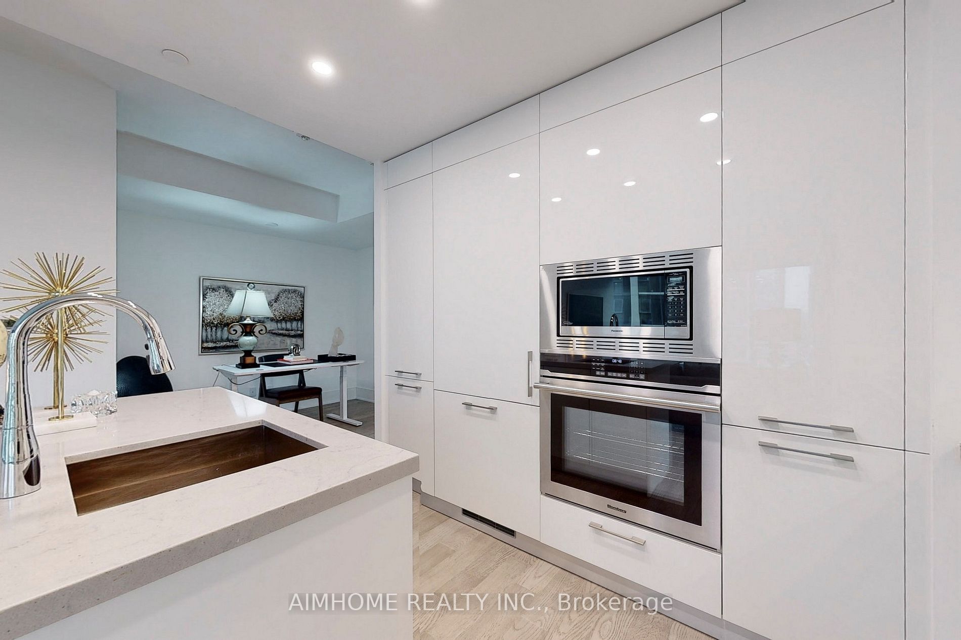1 Gloucester St, #1816
