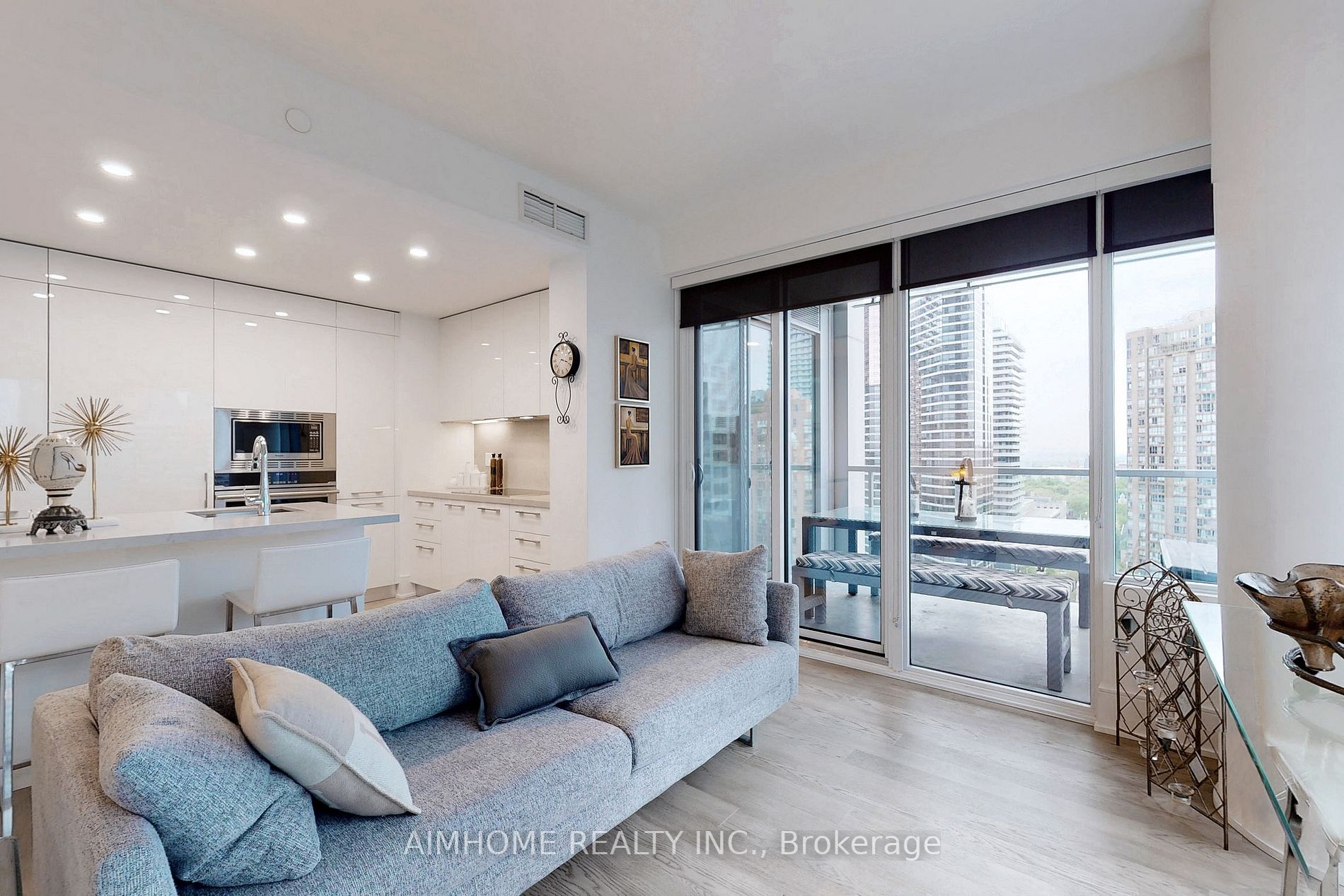 1 Gloucester St, #1816