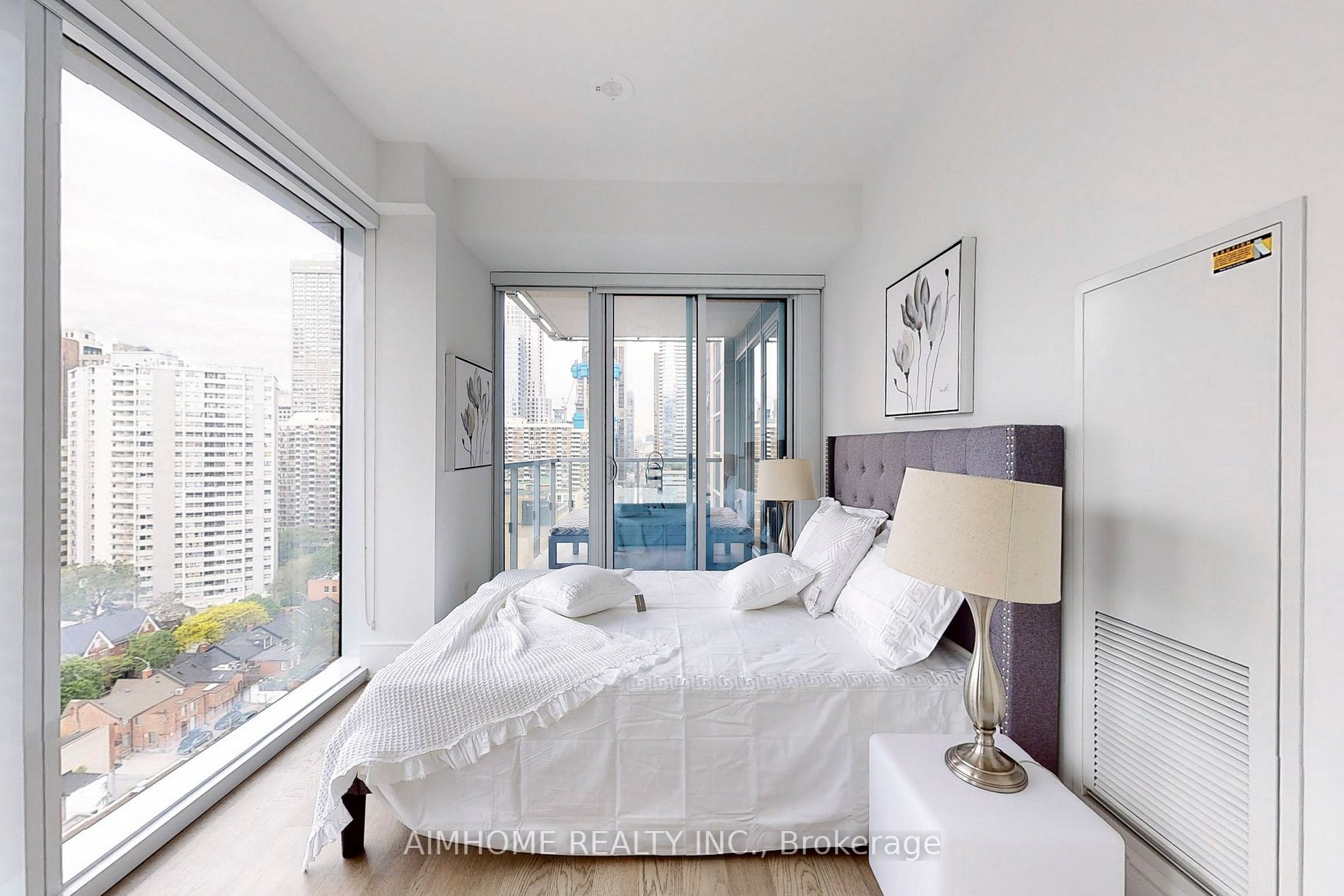 1 Gloucester St, #1816