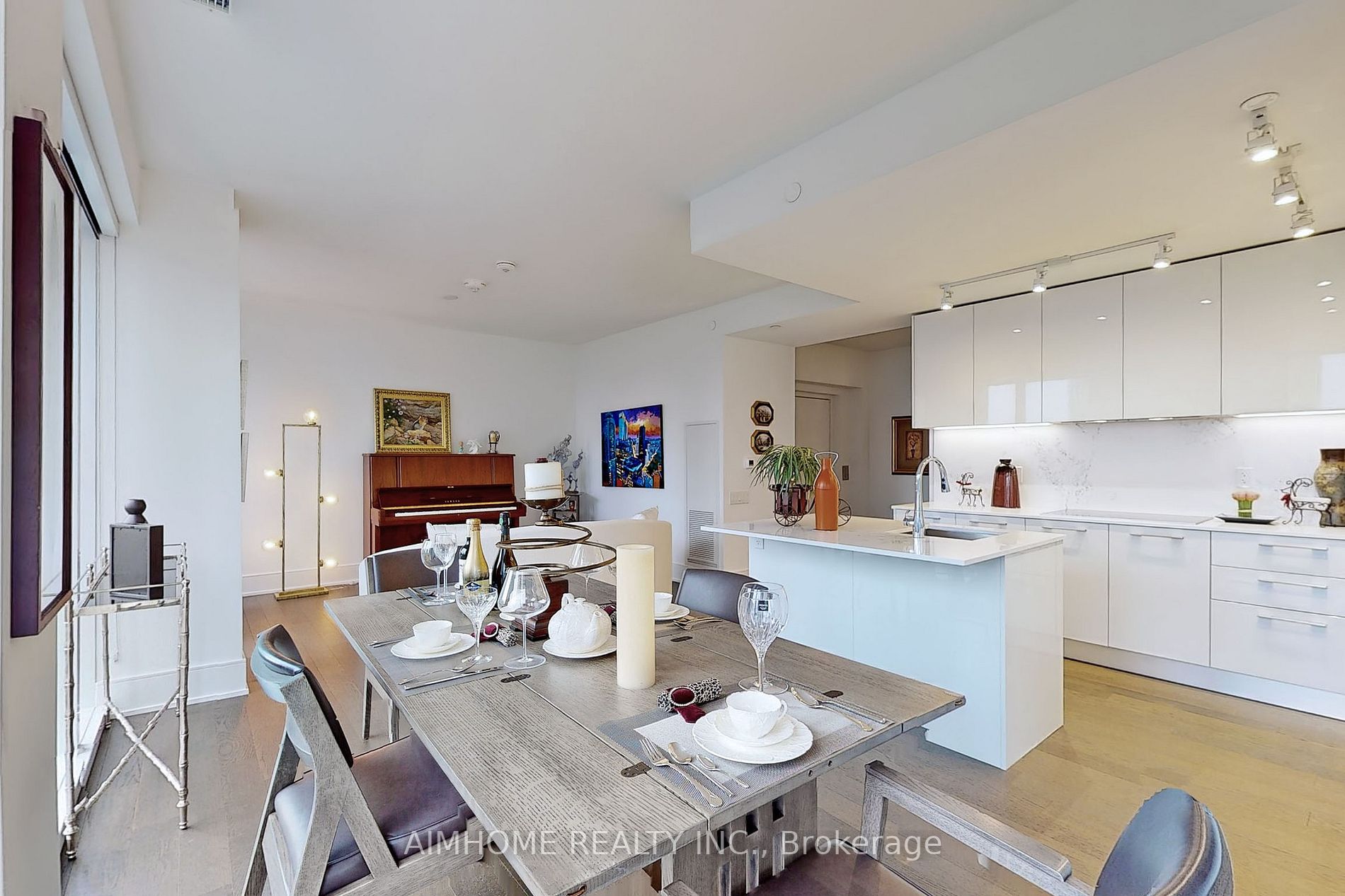 1 Gloucester St, #1815