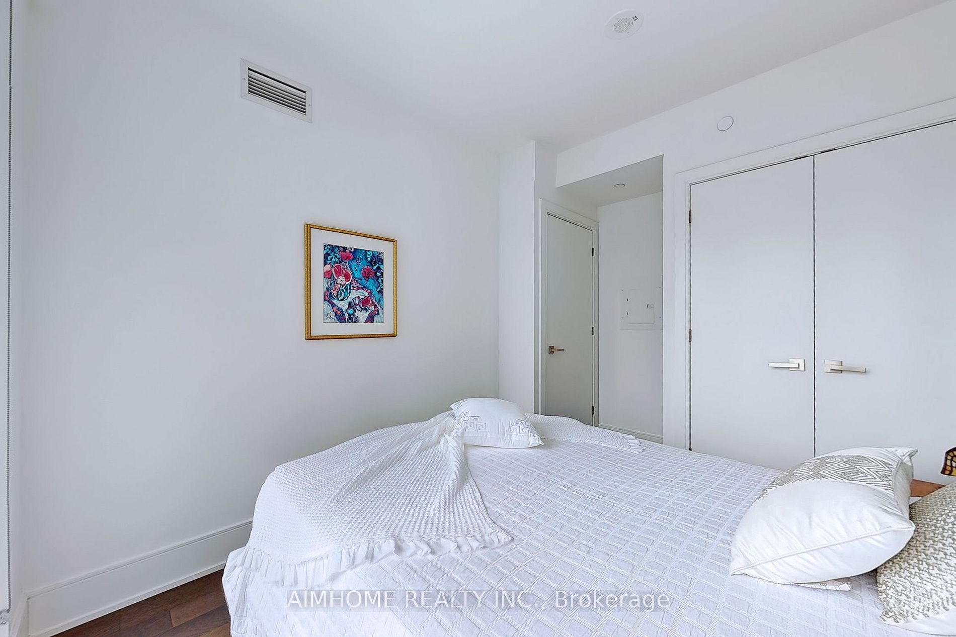 1 Gloucester St, #1815
