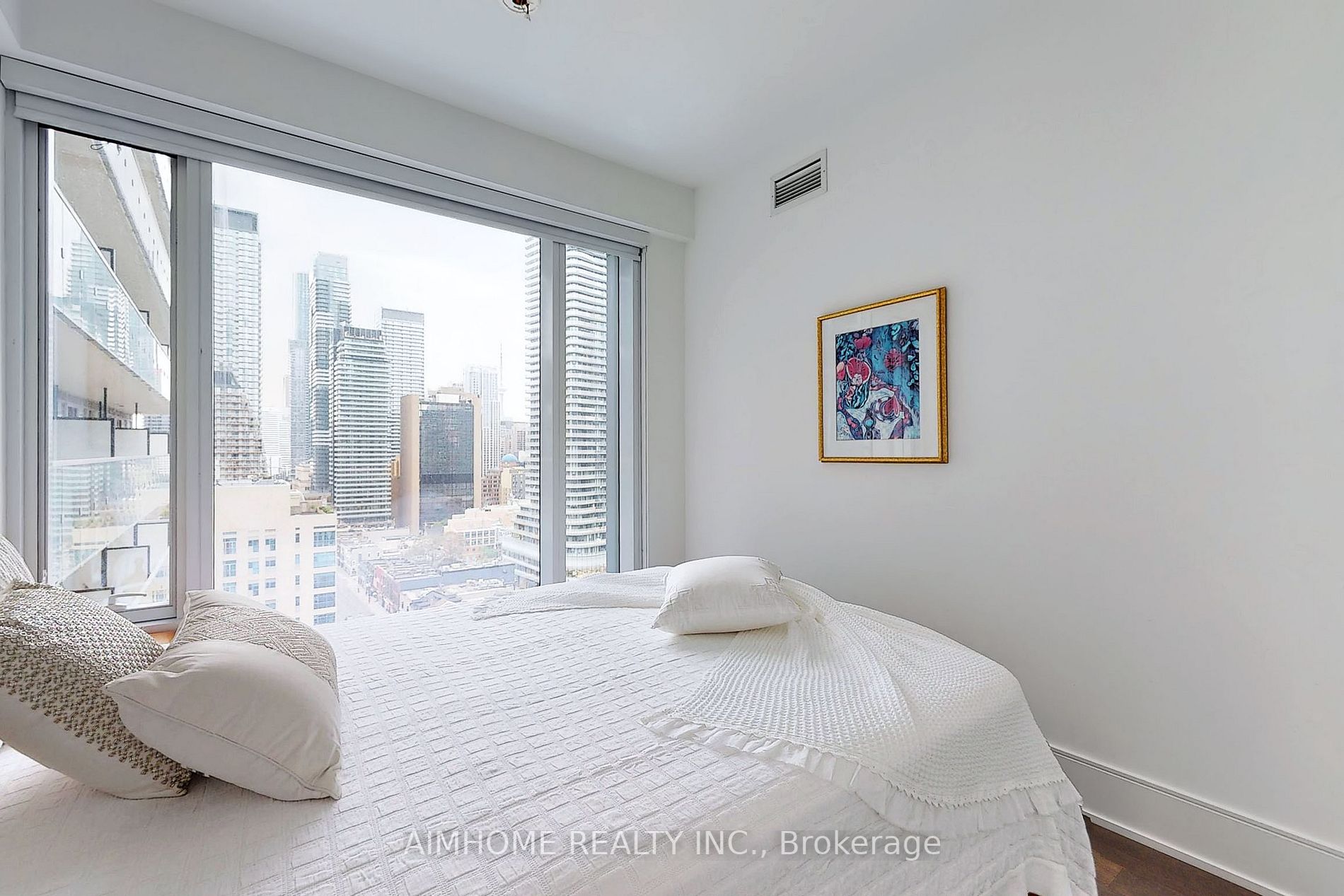 1 Gloucester St, #1815
