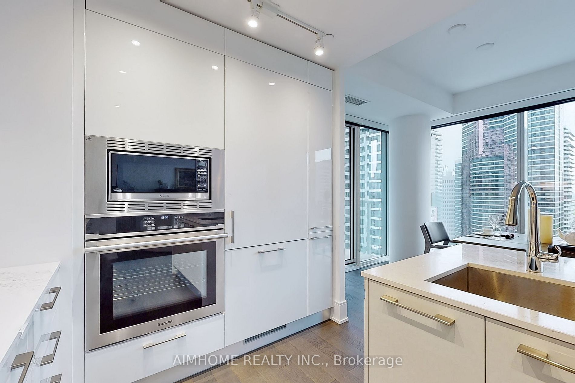1 Gloucester St, #1815
