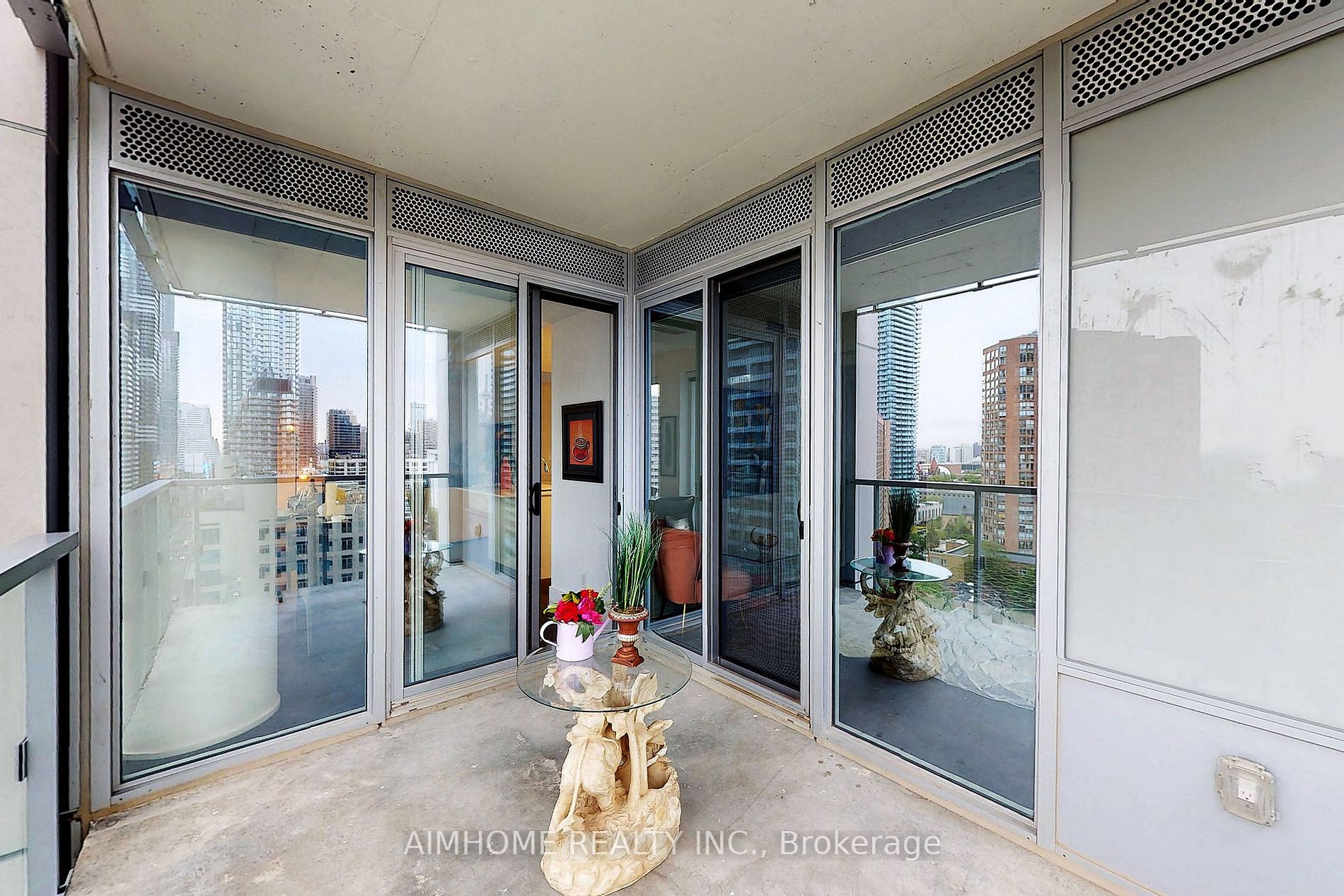 1 Gloucester St, #1815